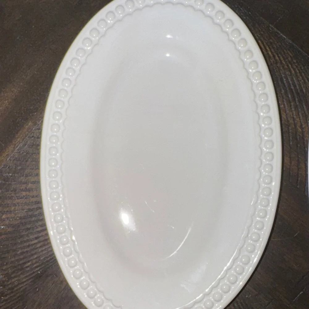 Pizzato handmade in italy White Serveware Set with Gravy Boat and Oval Platter - Picture 4 of 8